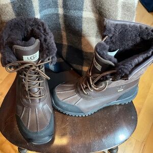 Ugg Adirondack Boots size 8 NWT Brown